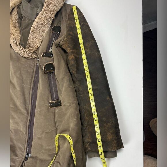 Axel's Vail Colorado Parka  With Leather and Real Fur - Picture 16 of 16